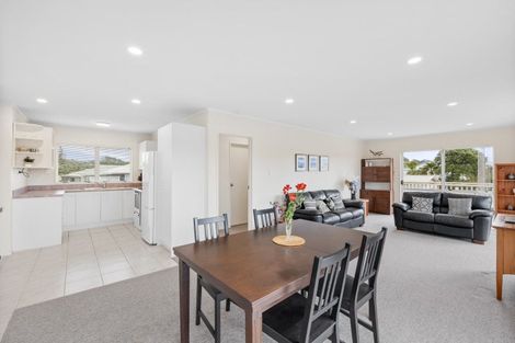 Photo of property in 14 Holiday Crescent, Mangawhai Heads, Mangawhai, 0505