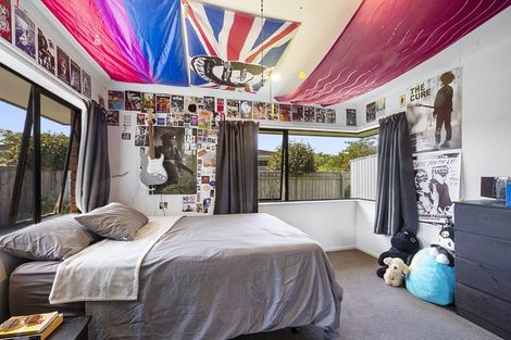 Photo of property in 16 Karina Road, Merrilands, New Plymouth, 4312