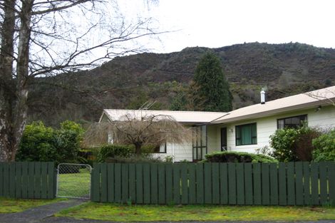Photo of property in 25 Walsh Street, Reefton, 7830