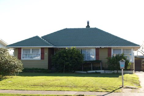 Photo of property in 24 Raglan Street, Mangere East, Auckland, 2024