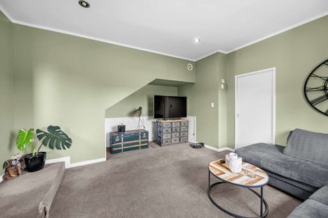 Photo of property in 37 Pitt Street, Clive, 4102