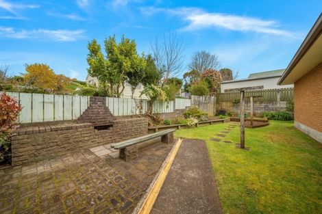Photo of property in 32 Kauri Street, Merrilands, New Plymouth, 4312