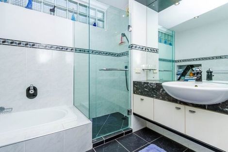 Photo of property in 4 Whitby Crescent, Mairangi Bay, Auckland, 0630