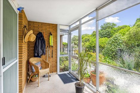 Photo of property in 2 Rewarewa Crescent, Waikanae, 5036