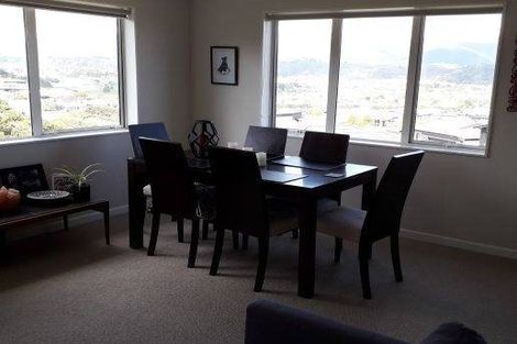 Photo of property in 28 Cosgrove Rise, Riverstone Terraces, Upper Hutt, 5018