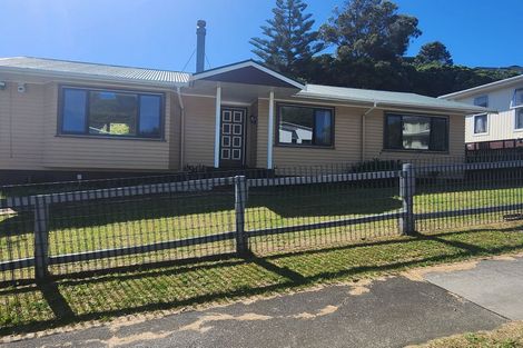 Photo of property in 51 Gloaming Hill, Titahi Bay, Porirua, 5022