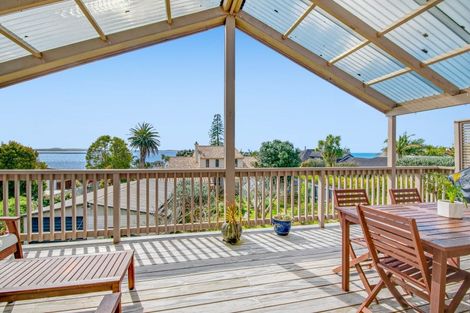 Photo of property in 124 Pacific Parade, Army Bay, Whangaparaoa, 0930