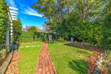 Photo of property in 27 Union Street, Hokowhitu, Palmerston North, 4410