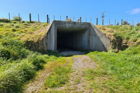 Photo of property in 629 South Road, Omata, New Plymouth, 4374