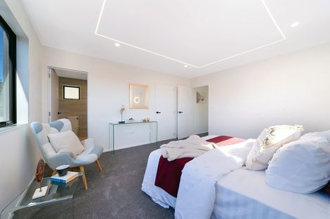 Photo of property in 53 Meadowood Drive, Unsworth Heights, Auckland, 0632