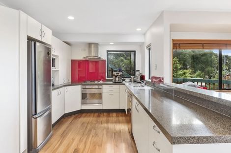 Photo of property in 1/8 Dee Place, Torbay, Auckland, 0630