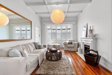 Photo of property in 6 Belle Vue Avenue, Northcote Point, Auckland, 0627