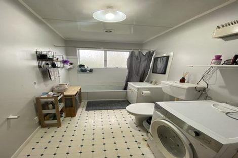 Photo of property in 18a Chetwode Grove, Newlands, Wellington, 6037