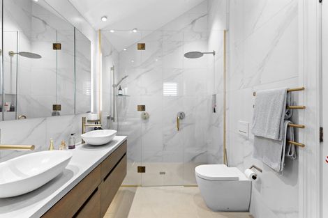 Photo of property in 21 Herne Bay Road, Herne Bay, Auckland, 1011