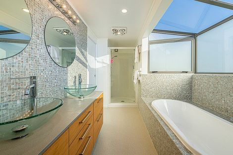 Photo of property in 1/7 Whitby Crescent, Mairangi Bay, Auckland, 0630