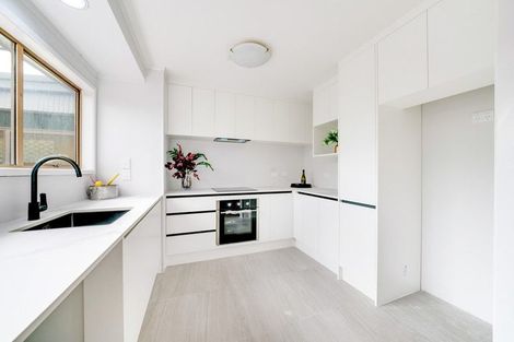 Photo of property in 1/7 Cezanne Place, New Lynn, Auckland, 0600
