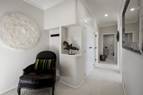 Photo of property in 11 Cedar Drive, Kelvin Heights, Queenstown, 9300