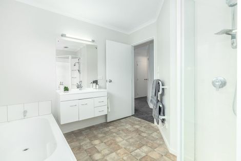 Photo of property in 18 Guildford Drive, Paraparaumu, 5032