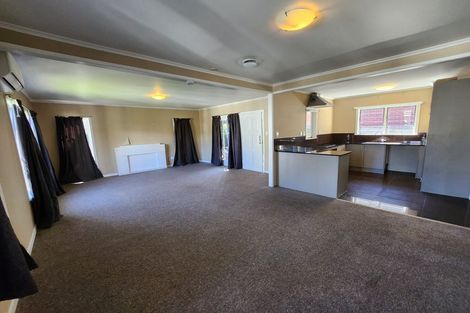 Photo of property in 27 Glenfern Road, Mellons Bay, Auckland, 2014