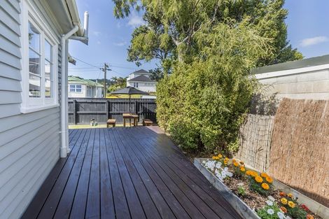 Photo of property in 20a Larsen Crescent, Tawa, Wellington, 5028