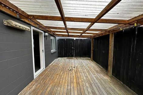 Photo of property in 100 Flanshaw Road, Te Atatu South, Auckland, 0610