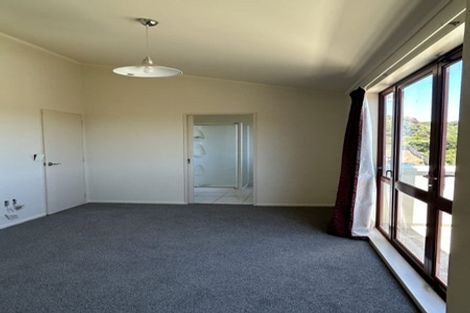 Photo of property in 5 Mitika Way, Strathmore Park, Wellington, 6022