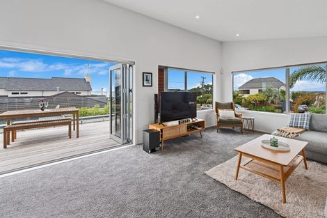 Photo of property in 1/18 Ridge Road, Waiake, Auckland, 0630