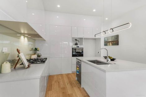 Photo of property in 10 Celestial Crescent, Orewa, 0931