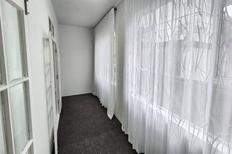 Photo of property in Devonport Apartments, 25/127 Saint Aubyn Street, New Plymouth, 4310