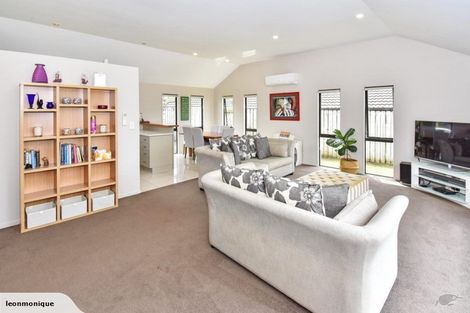 Photo of property in 18 Crannog Fen, Wattle Downs, Auckland, 2103