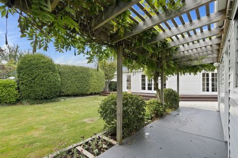 Photo of property in 17 Martin Avenue, Beckenham, Christchurch, 8023