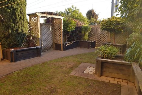 Photo of property in 12 Marina View, Paremata, Porirua, 5026