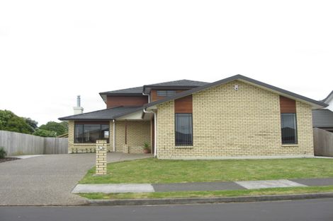 Photo of property in 16 Cloverlea Place, Pukekohe, 2120