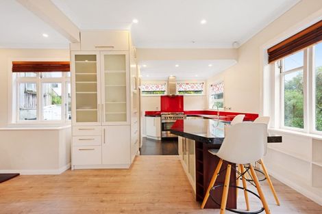 Photo of property in 55 Hungerford Road, Houghton Bay, Wellington, 6023