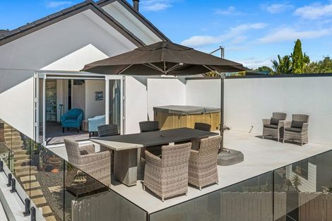 Photo of property in 7a Caledonia Place, Highlands Park, New Plymouth, 4312