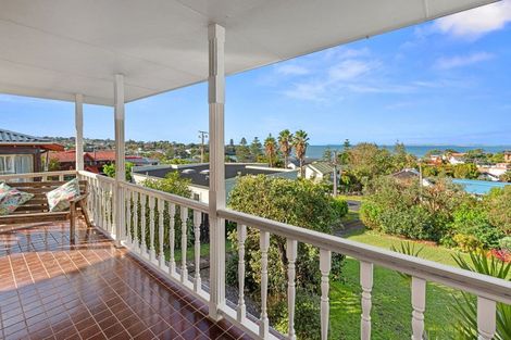 Photo of property in 98 Hebron Road, Waiake, Auckland, 0630