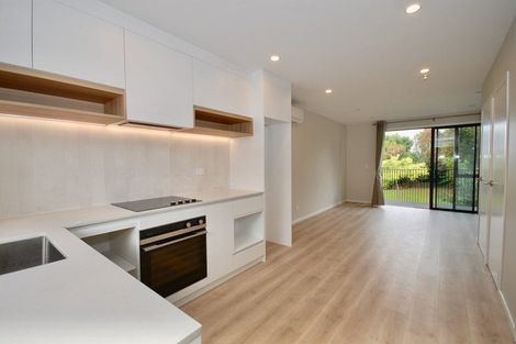 Photo of property in 41e Camelot Place, Glenfield, Auckland, 0629