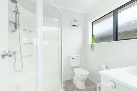 Photo of property in 18 Guildford Drive, Paraparaumu, 5032