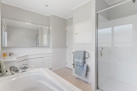 Photo of property in 30 Ganymede Place, Half Moon Bay, Auckland, 2012