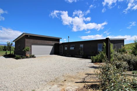 Photo of property in 24 Lewis Road, Springvale, Alexandra, 9393