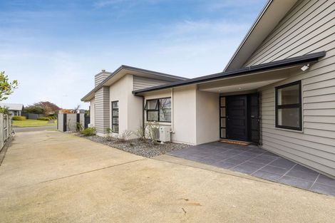 Photo of property in 6 Trump Place, Kelvin Grove, Palmerston North, 4414