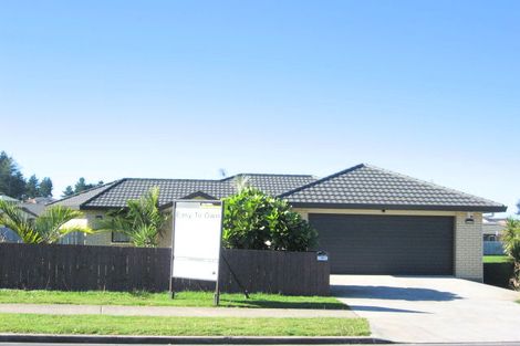 Photo of property in 14 Castlefinn Drive, Weymouth, Auckland, 2103