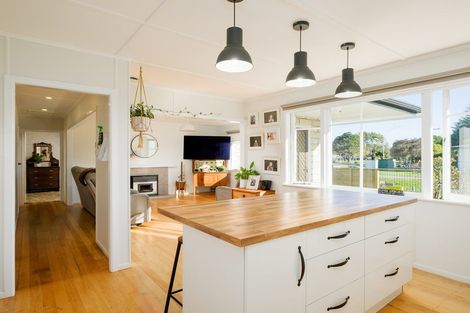 Photo of property in 1 Kiwi Street, Makaraka, Gisborne, 4010