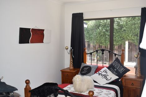 Photo of property in 194 High Street North, Carterton, 5713