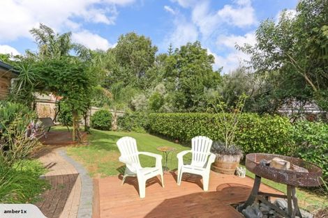 Photo of property in 13 Kathleen Reece Place, Waiuku, 2123