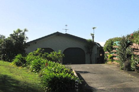 Photo of property in 13 Freyberg Crescent, Waikanae Beach, Waikanae, 5036