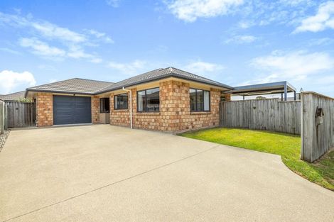 Photo of property in 18 Guildford Drive, Paraparaumu, 5032