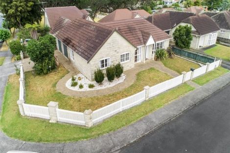Photo of property in 2/10 Grande Vue Road, Hillpark, Auckland, 2102