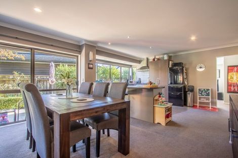 Photo of property in 17 Bluewater Place, Paraparaumu, 5032