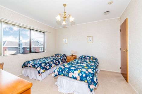 Photo of property in 2 Bosnyak Drive, Te Atatu South, Auckland, 0610